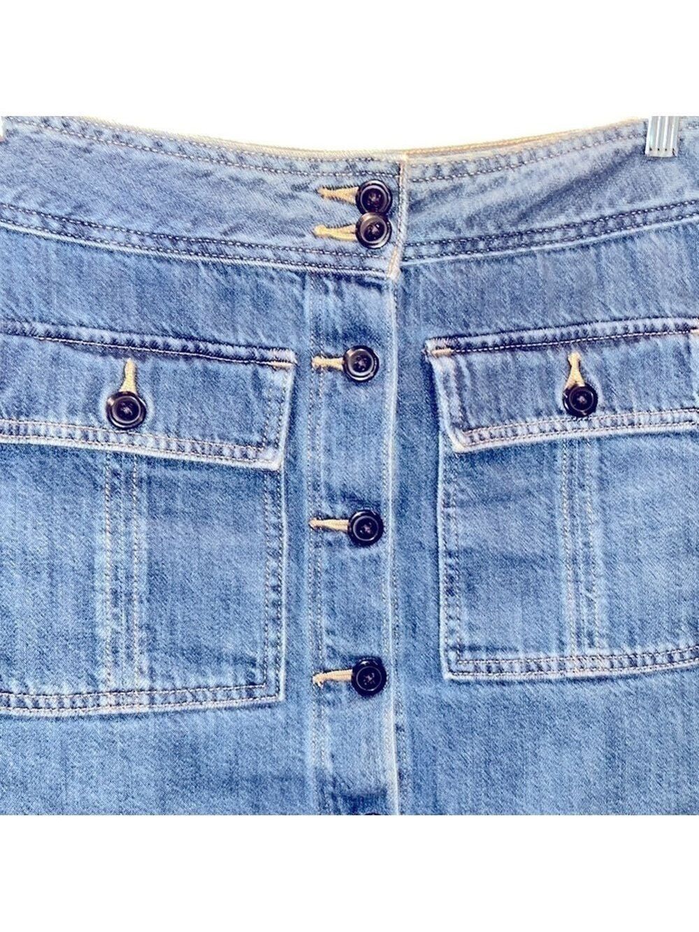 GAP Denim Skirt, SZ(8)29, Waist 16”, Length 17”, Button Front, Usable Pockets X4